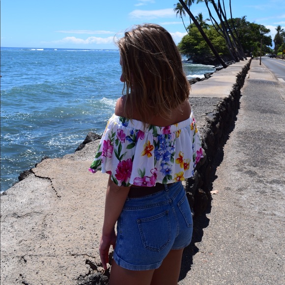 Floral off shoulder flowy top - Picture 2 of 8